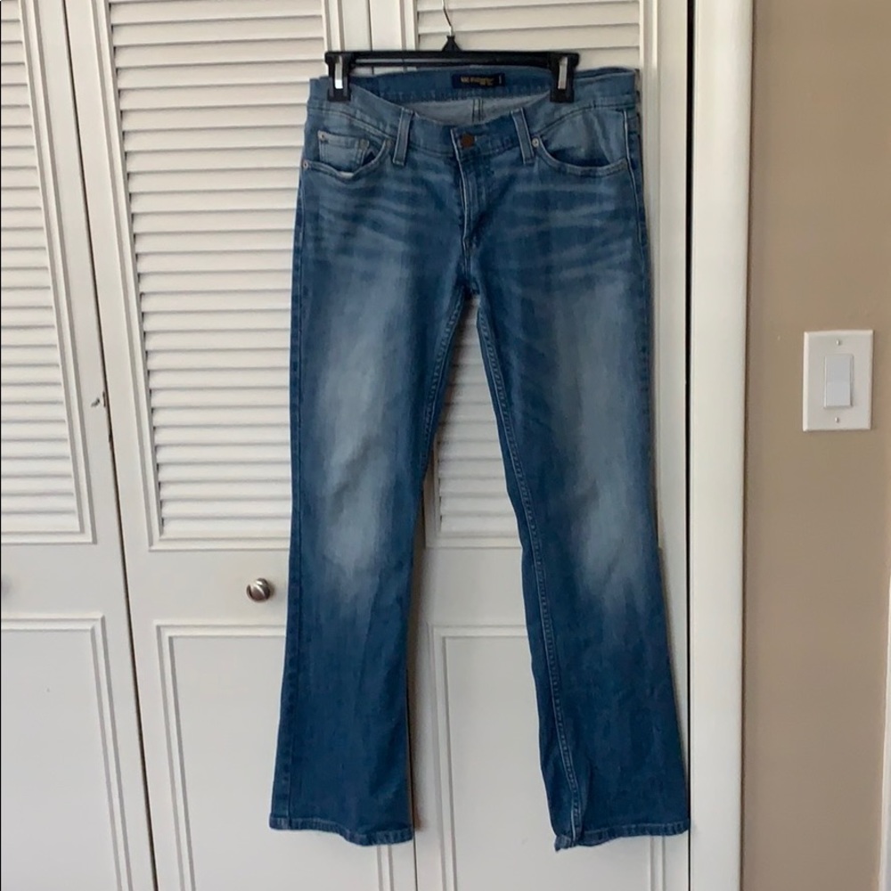 Levi’s size 9 jeans low rise